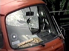 Skudhuller_i_forruden_pa_makrellens_bil